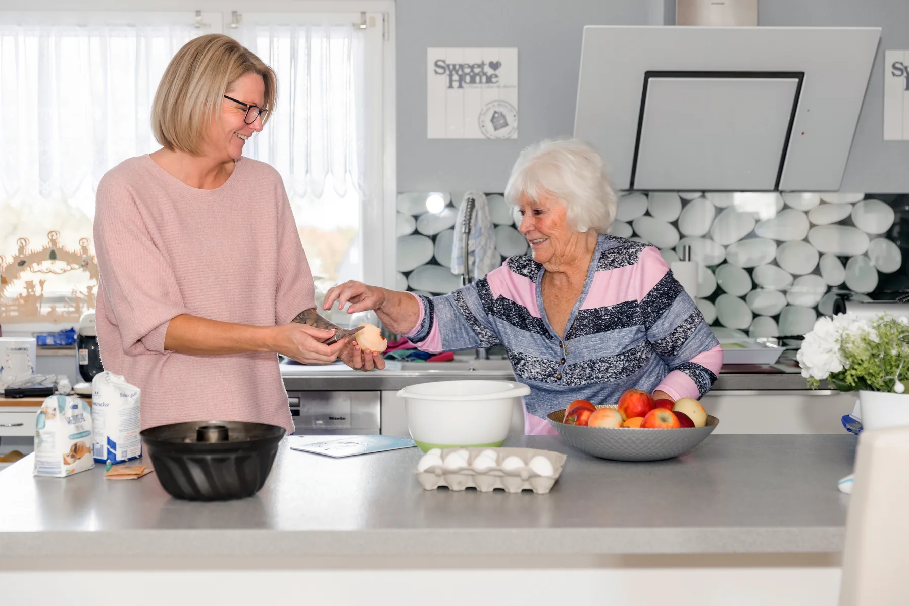 Gemeinsames Backen in der Küche